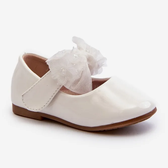 Children's patent leather ballerina shoes with Velcro and a bow, white Olessa