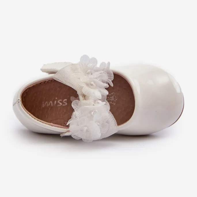 Children's patent leather ballerina shoes with Velcro and a bow, white Olessa