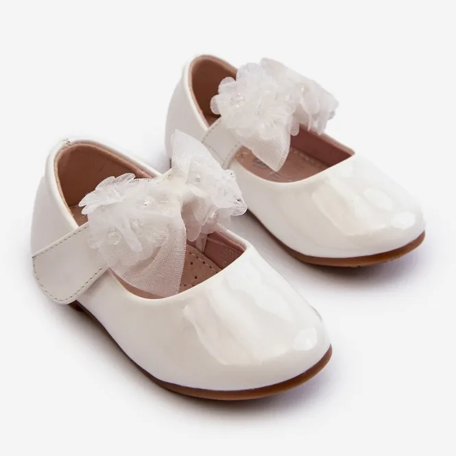 Children's patent leather ballerina shoes with Velcro and a bow, white Olessa