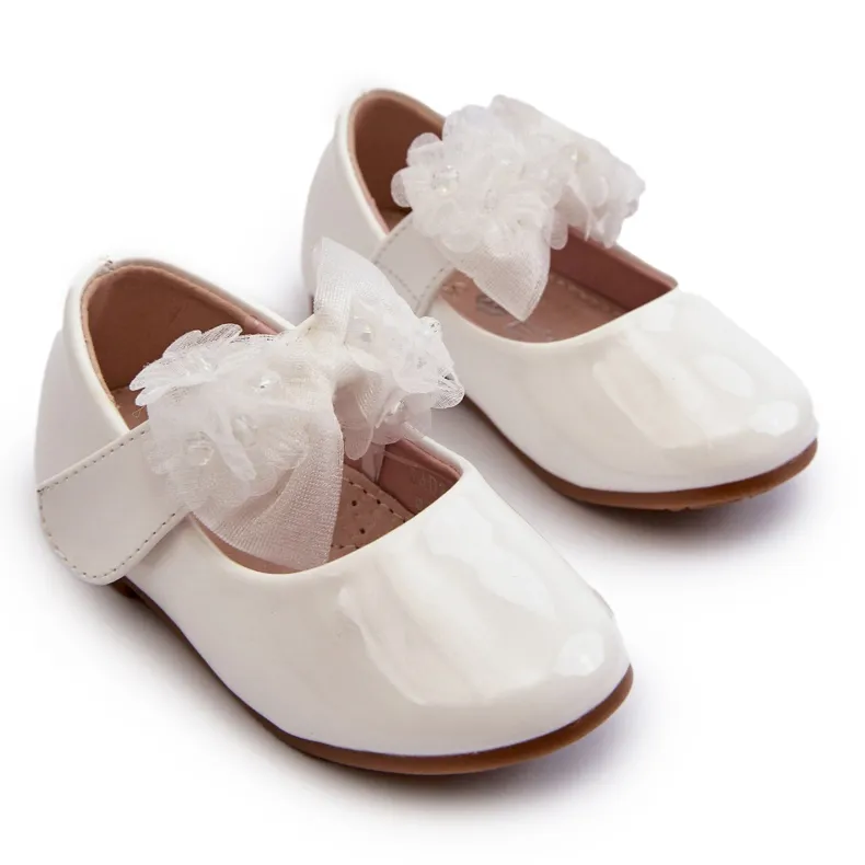 Children's patent leather ballerina shoes with Velcro and a bow, white Olessa