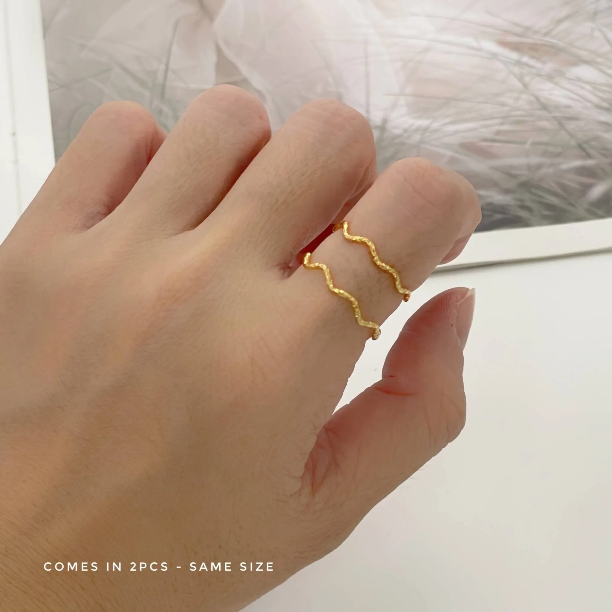 Dainty Texture Wavy Ring