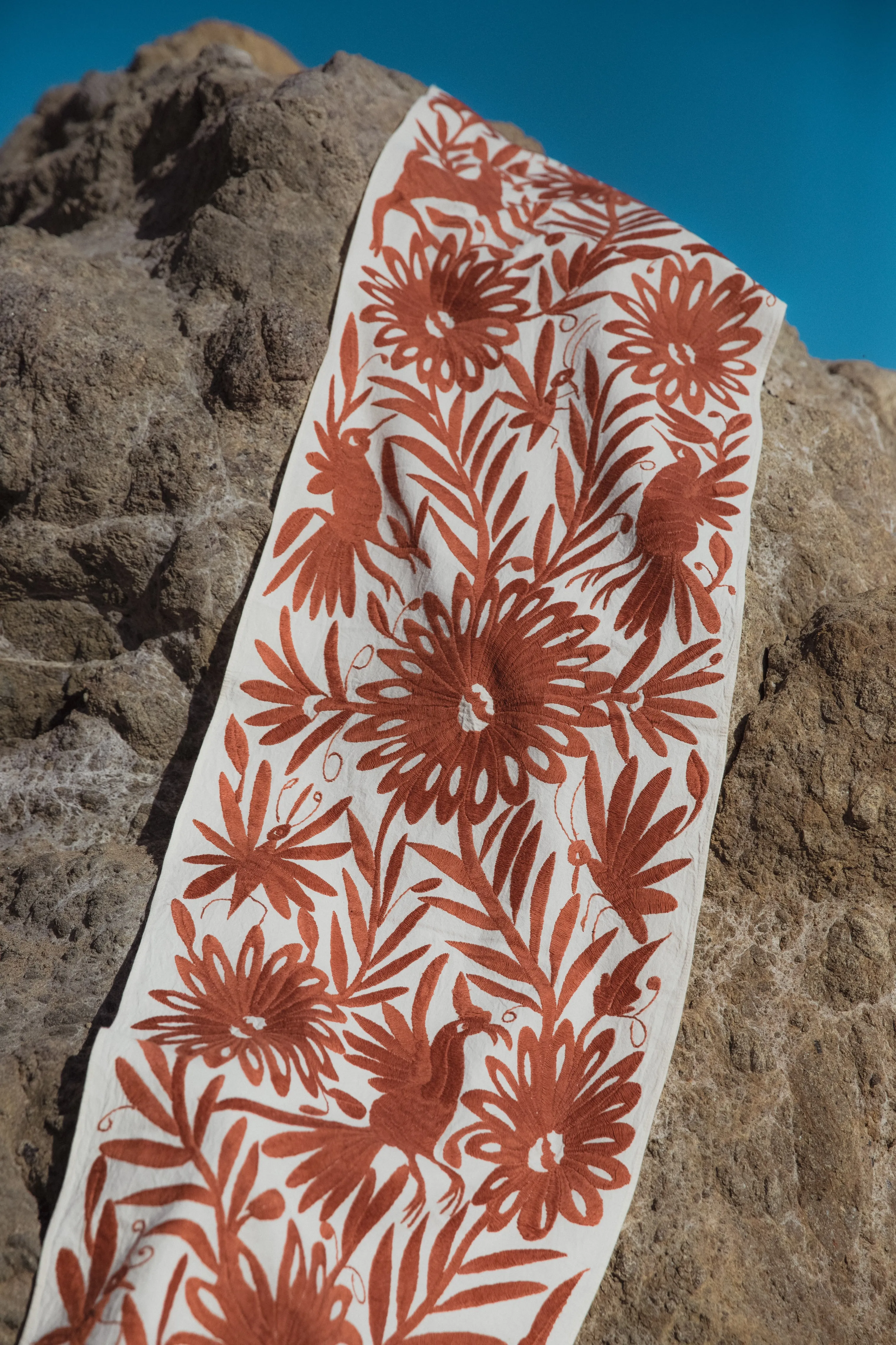 OTOMI TABLE RUNNER // DARK AMBER