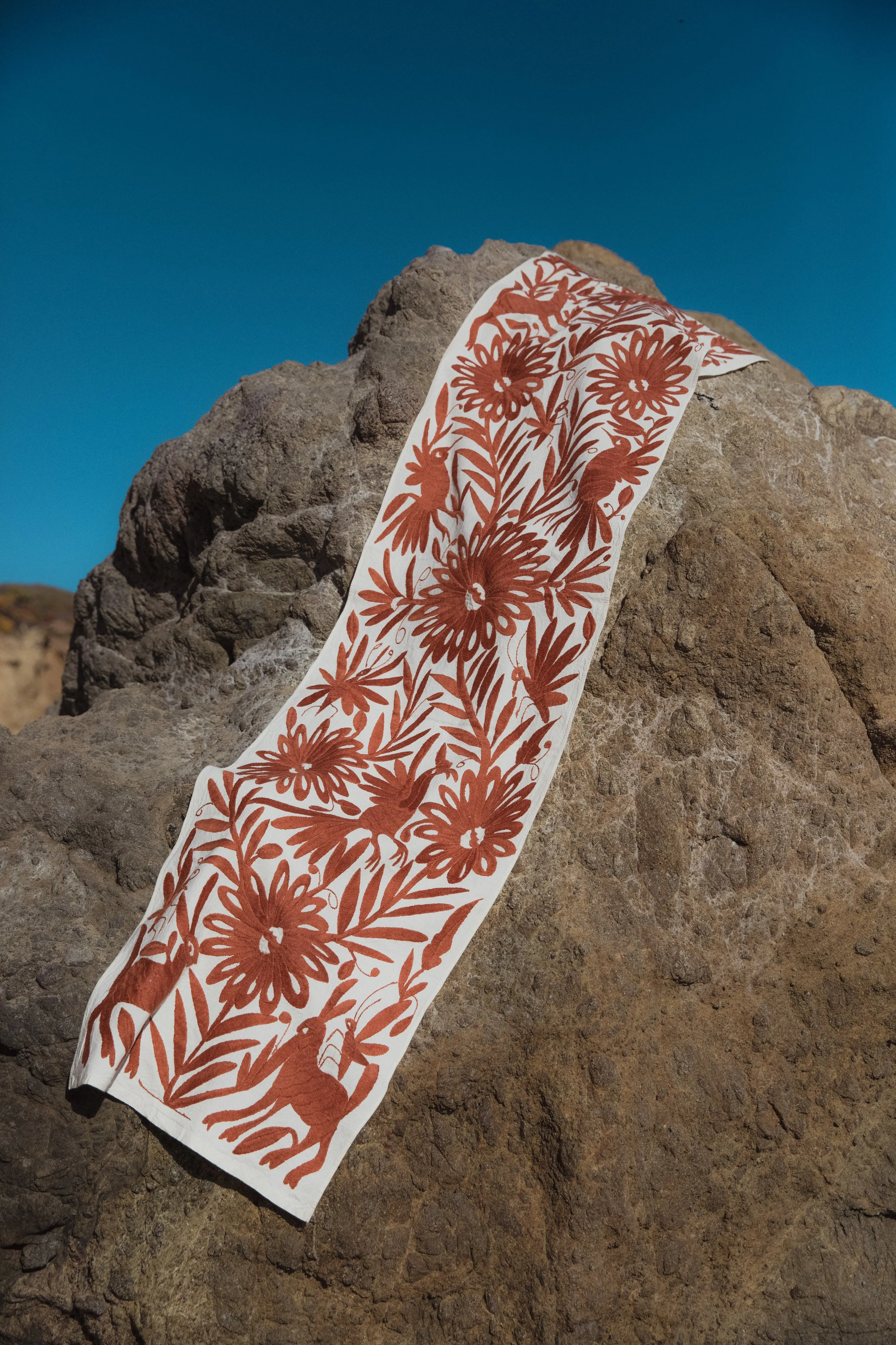 OTOMI TABLE RUNNER // DARK AMBER