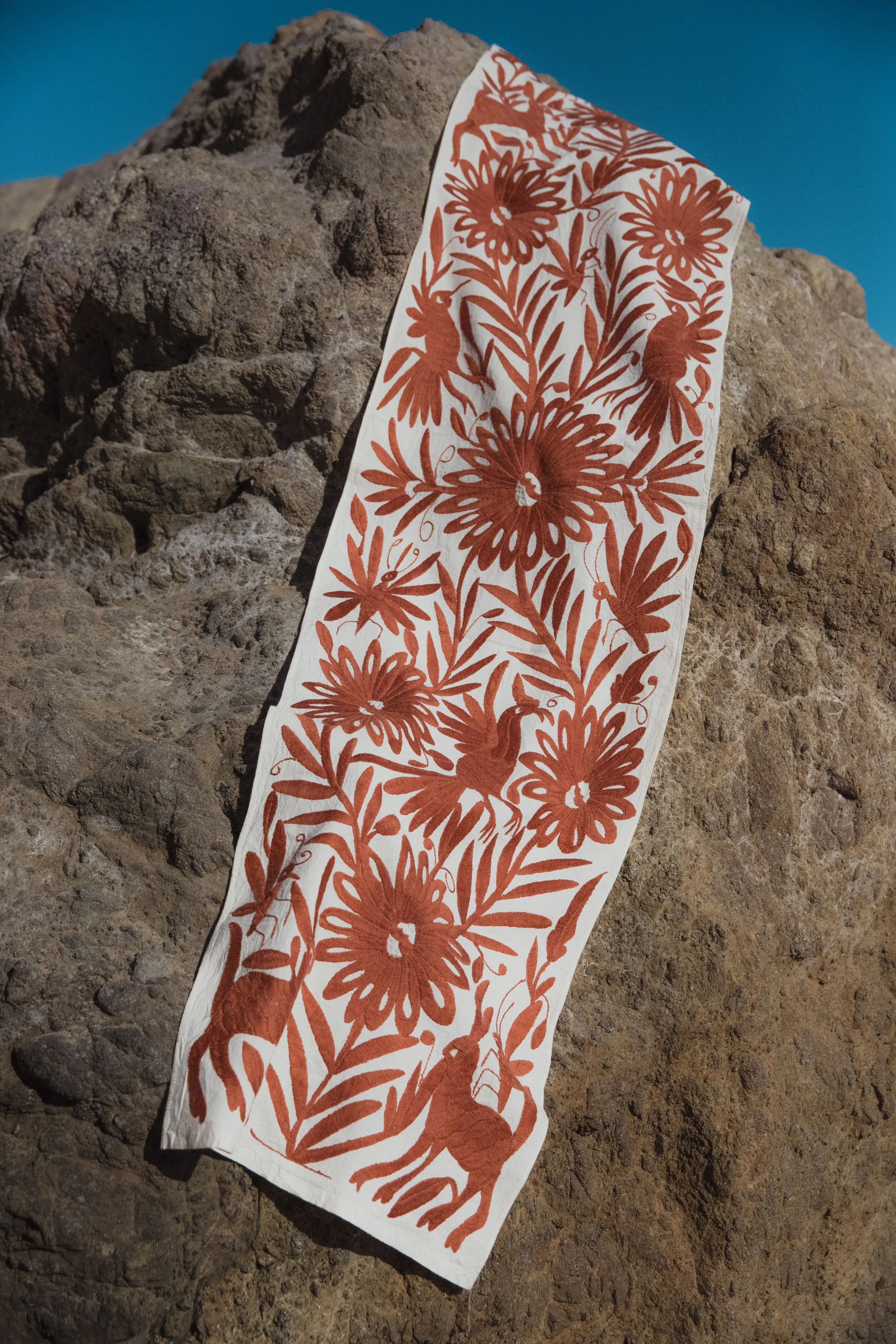 OTOMI TABLE RUNNER // DARK AMBER