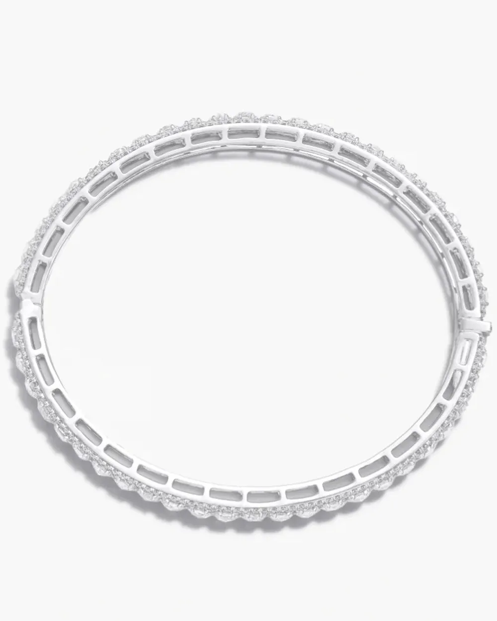 Scallop Oval Diamond Bangle