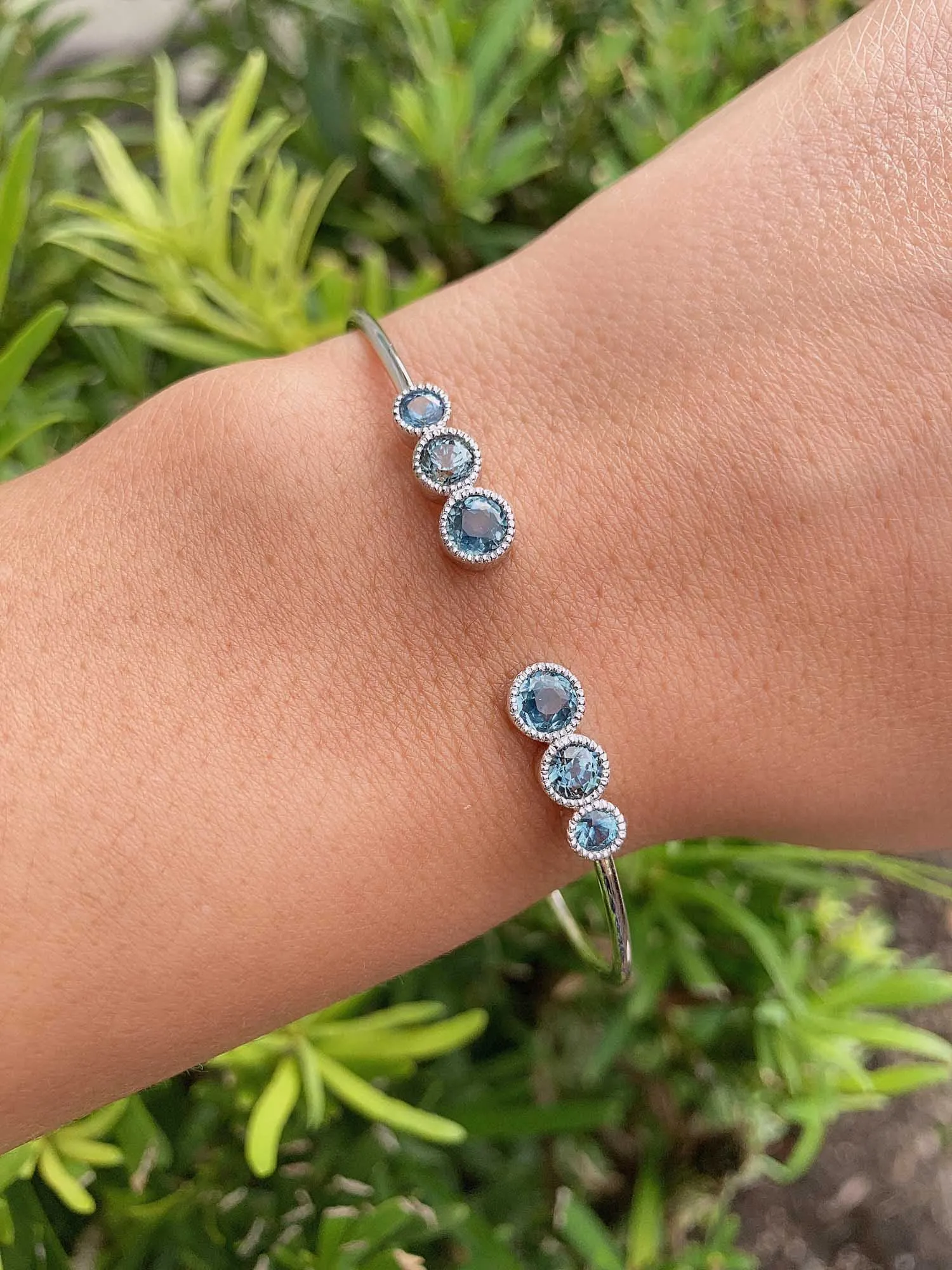 Teal Blue Montana Sapphire Flexi Bangle 18K White Gold R2048