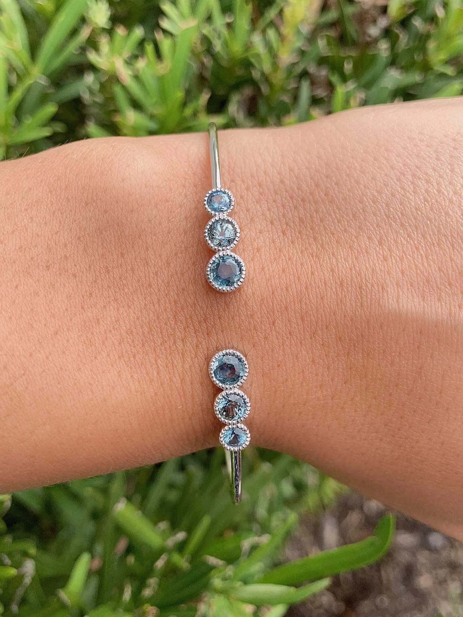 Teal Blue Montana Sapphire Flexi Bangle 18K White Gold R2048